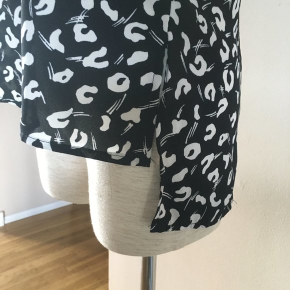 Black and White Blouse Open Back - Picture 3 of 6